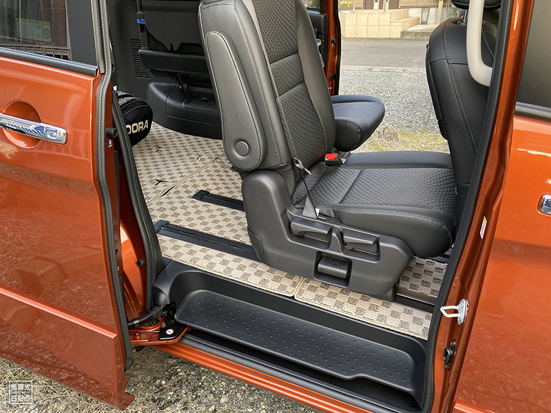 セレナ e-POWER|アルティジャーノ製フロアマット