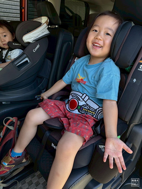 子供向け仮面ライダークウガTシャツ
