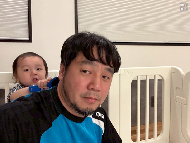 小童とブラシ