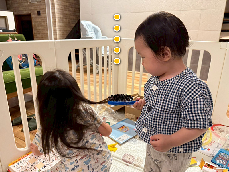 小童とブラシ