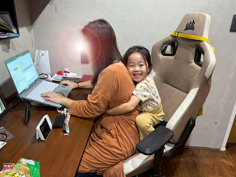 嫁女房に甘える小倅