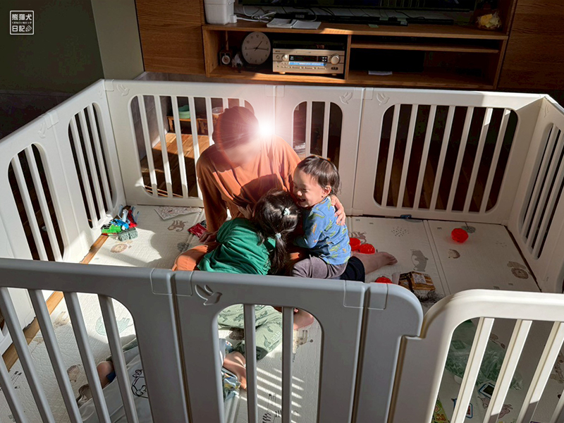 子供たちによるママの取り合い