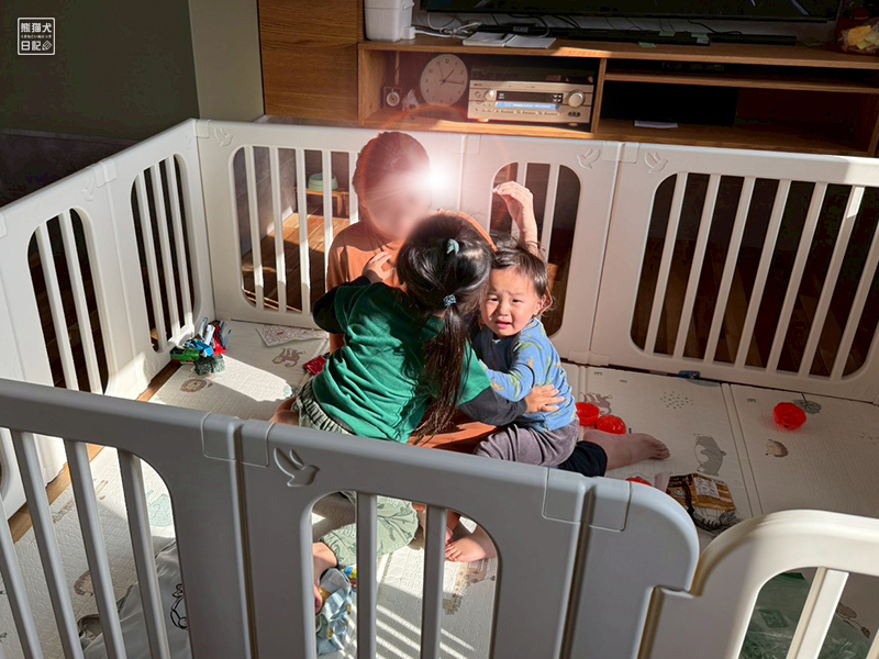 子供たちによるママの取り合い