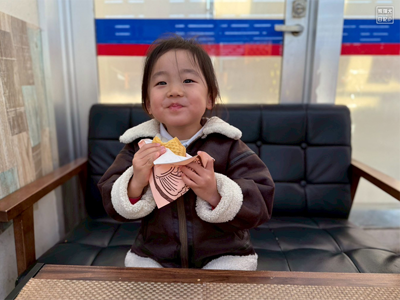 たい焼きにご満悦な四歳児