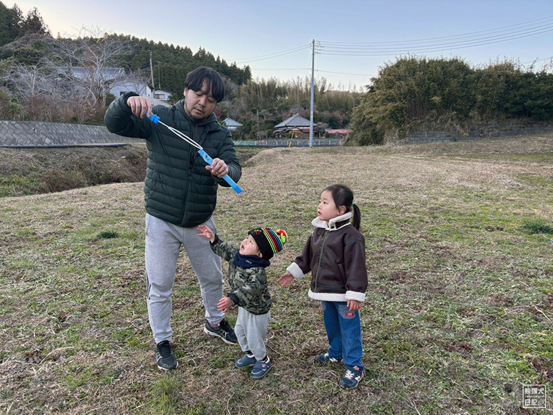 小倅と小童のシャボン玉
